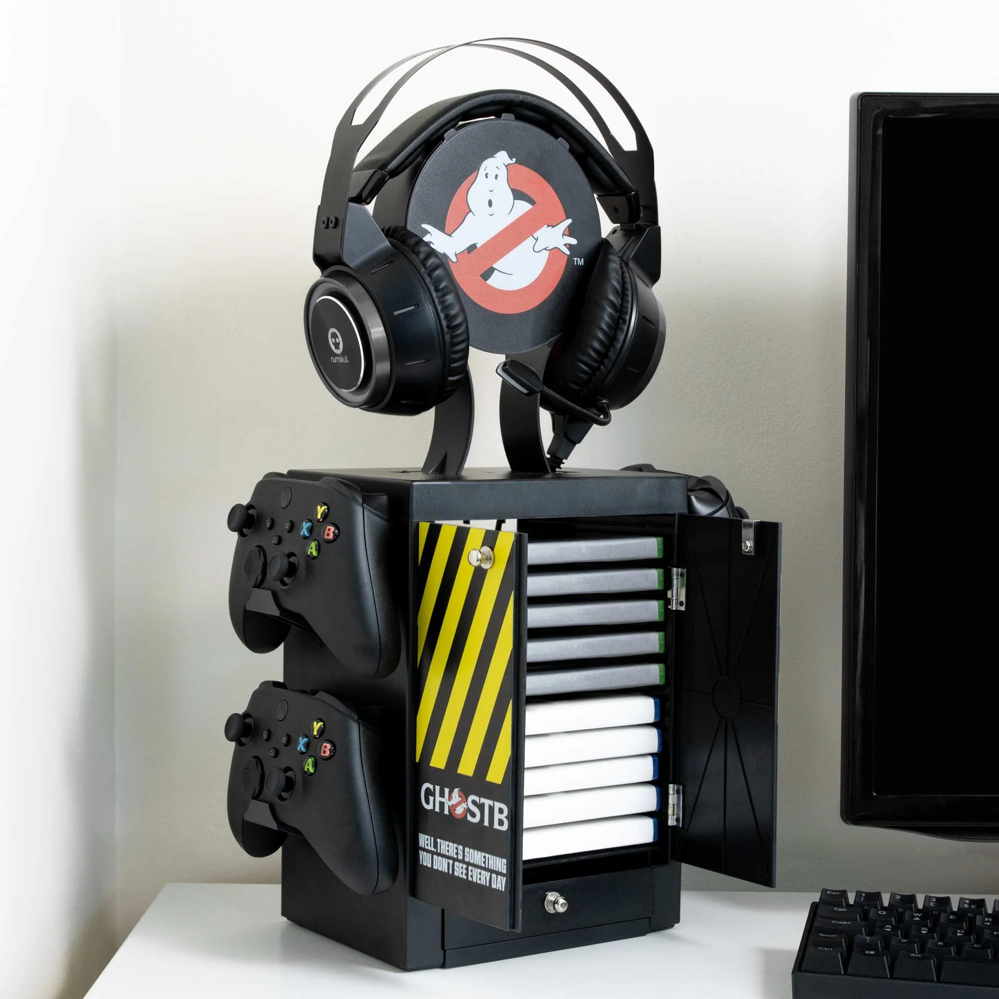 Numskull - Ghostbusters - Officiele Luxe Gaming Opbergtoren voor 4 Controllers - 10 Games - Koptelefoon