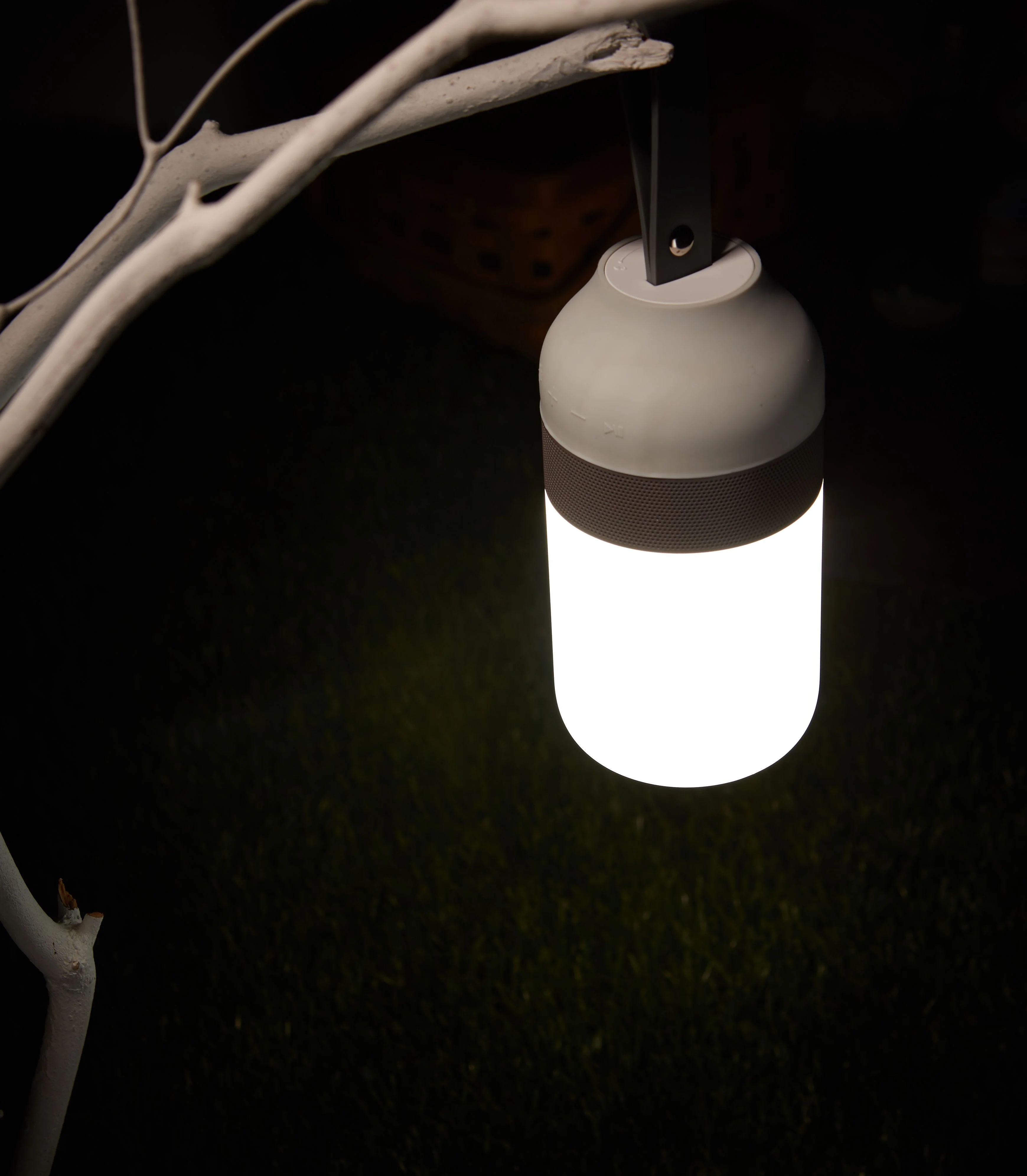POUT EARS2 Draagbare LED Lantaarn met Bluetooth-luidspreker, waterbestendig, elegant ontwerp, Grap and Go-concept, Grijs